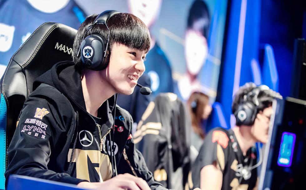 RNG最新比賽重塑電競體驗，科技與激情的碰撞。