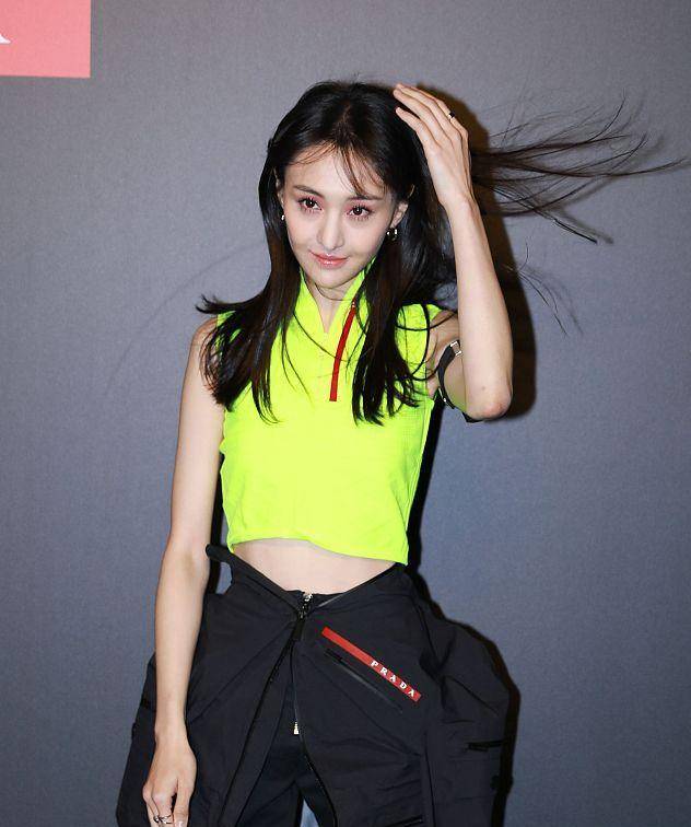 鄭爽最新動(dòng)態(tài)，與自然美景的邂逅，內(nèi)心平和之旅揭秘