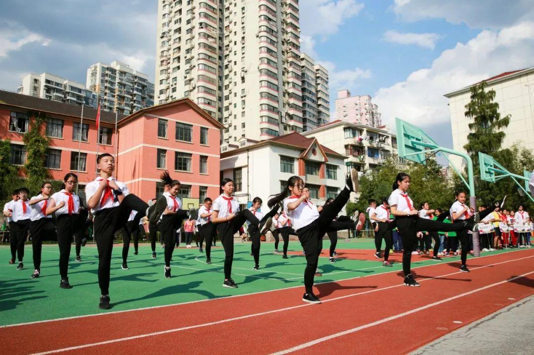 小巷中的寶藏，獨具特色的五項全能比賽觀賞小店