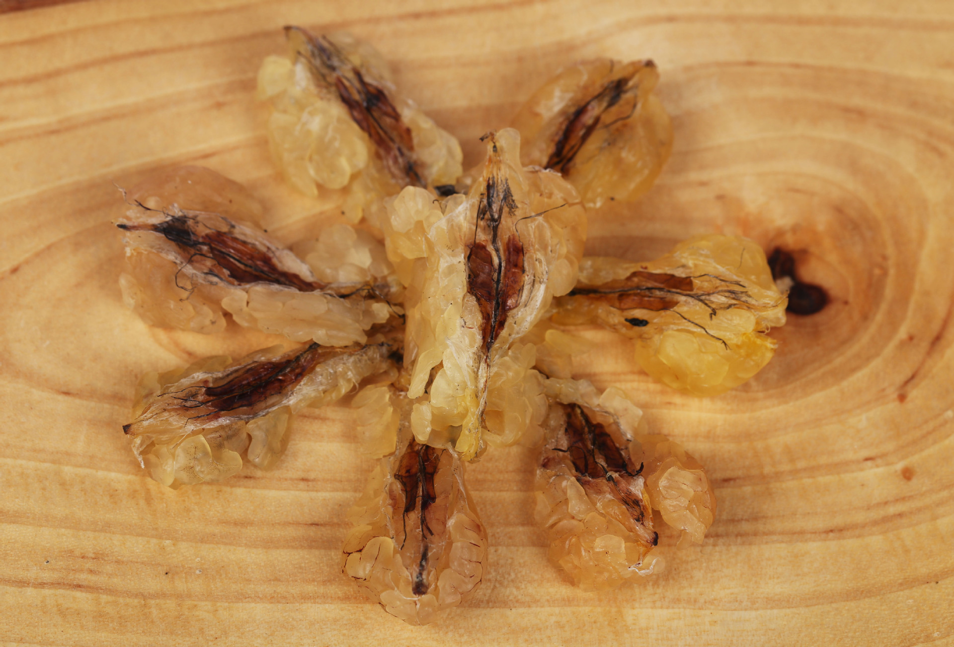 林蛙油價(jià)格表，市場(chǎng)分析、購(gòu)買(mǎi)指南及價(jià)格一覽表