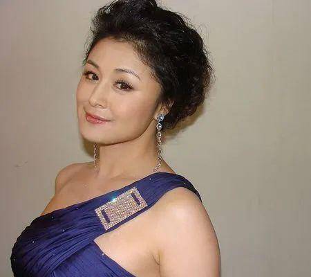 年輕小姨子的溫馨日常，愛與陪伴的動人篇章