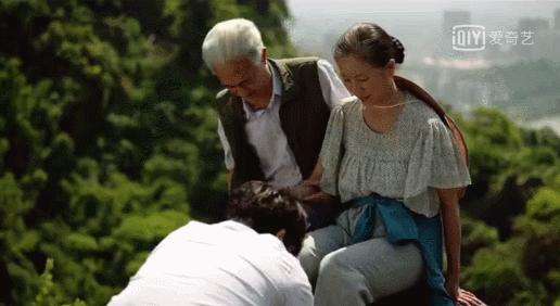 伊能靜與秦昊的最新動(dòng)態(tài)及小巷美食探秘揭秘