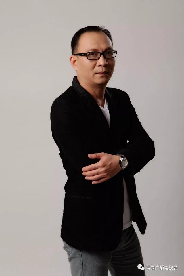 浩文新作，躍動知識的海洋，自信塑造未來之路