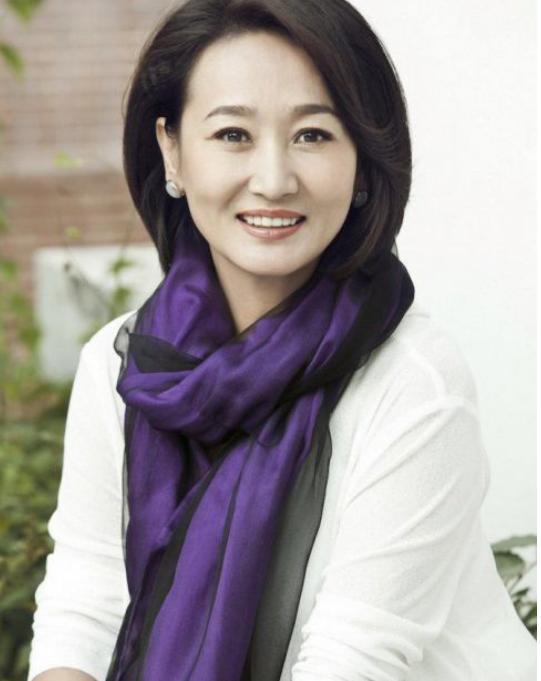 女演員的自信之旅，從模仿到原創(chuàng)的成就之路