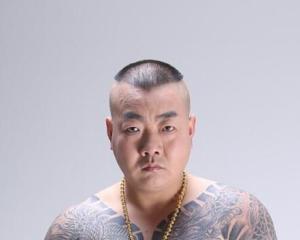 天津喜劇演員，尋找內(nèi)心平靜的喜劇之旅