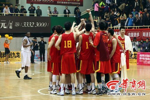 中美比賽,中美比賽，小巷深處的味覺奇遇