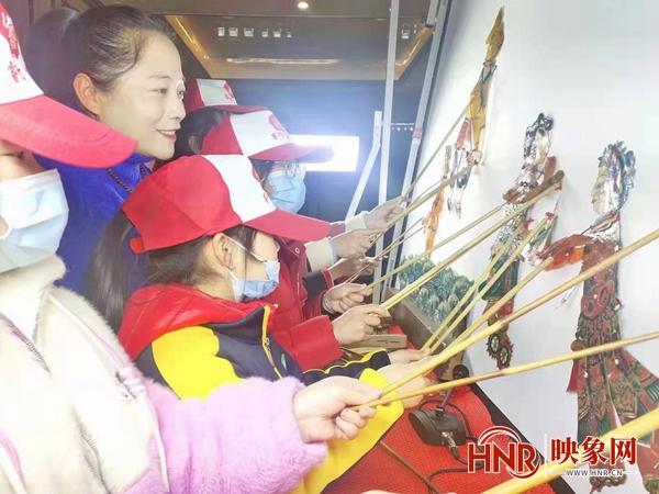 羅山皮影新戲在線，科技與傳統(tǒng)藝術(shù)的融合盛宴