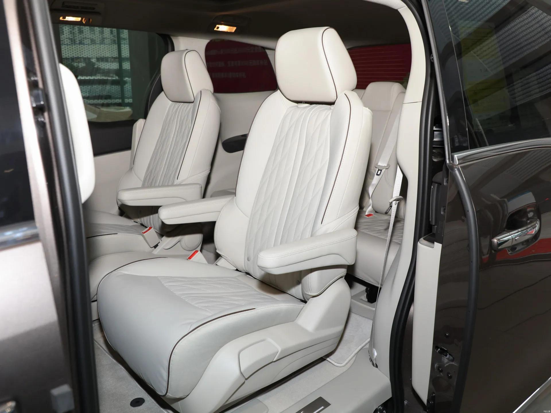 GL8最新款，小巷中的驚喜發(fā)現(xiàn)