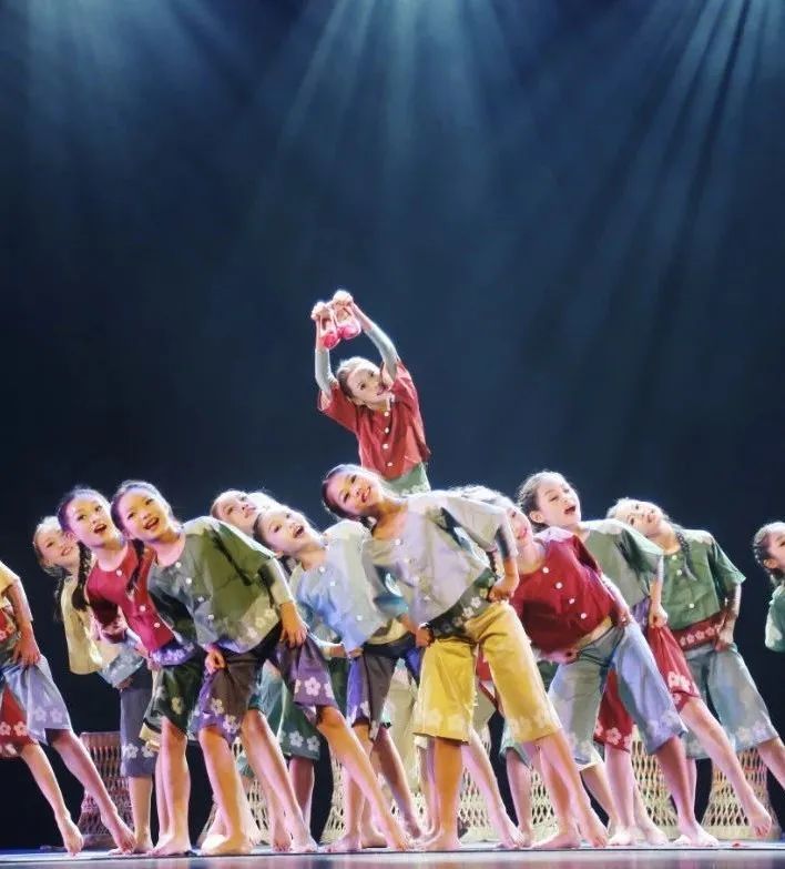 參加舞蹈比賽的好處全解析，提升技藝、鍛煉身心與拓展社交舞臺(tái)的絕佳機(jī)會(huì)