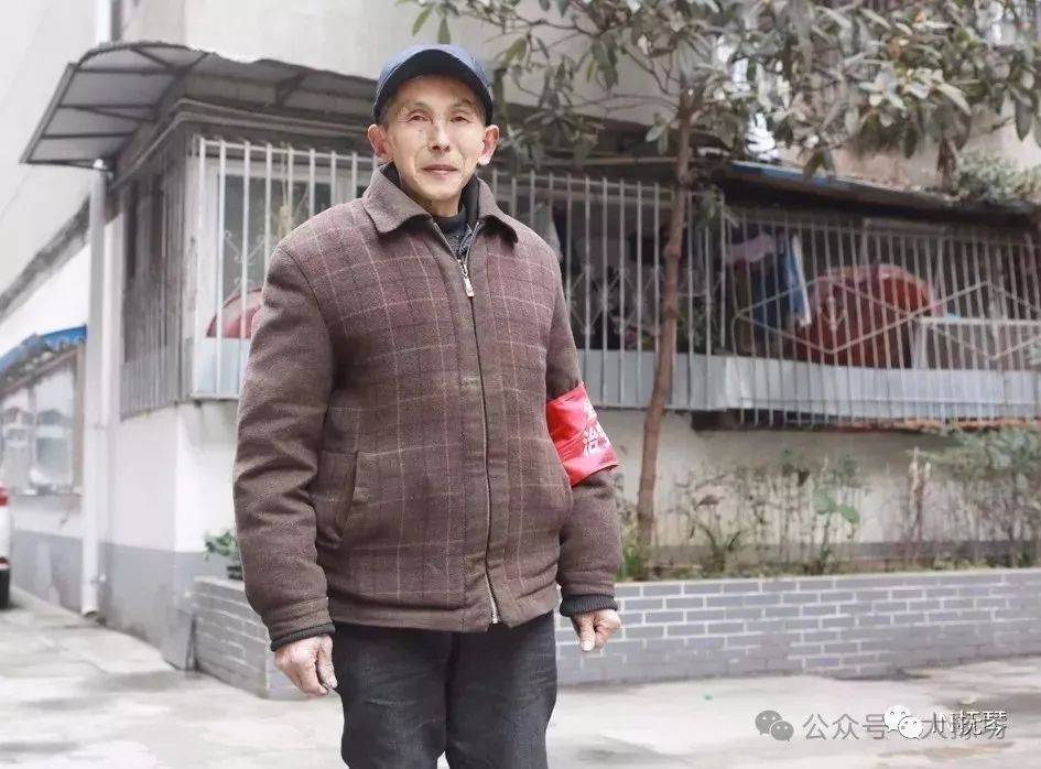 門(mén)衛(wèi)老董，日?，嵤碌臏嘏勺钚抡鹿?jié)