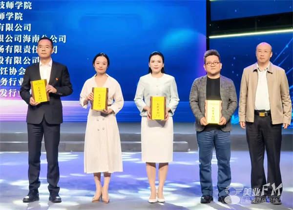 馮瑩2025最新動態(tài)，自然美景探索之旅，尋找內心的平和與喜悅