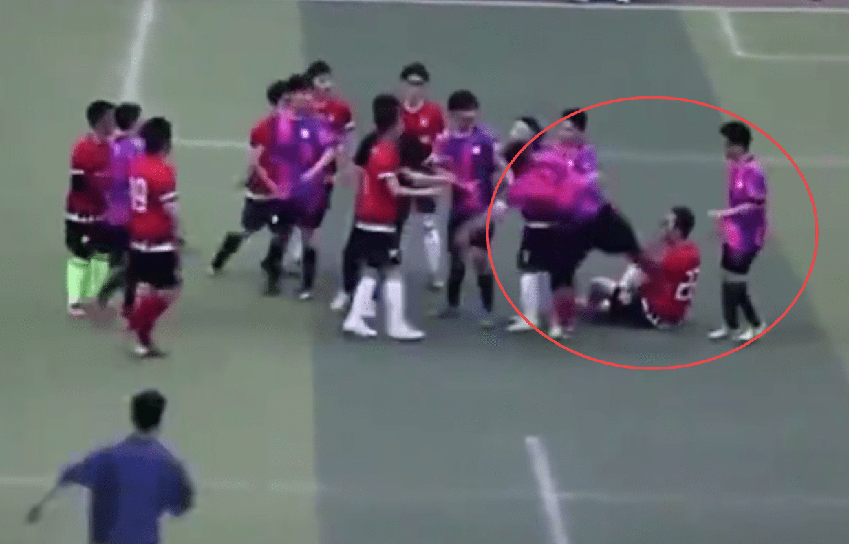 熱血沸騰的踩踩踩比賽視頻，競(jìng)技瞬間，挑戰(zhàn)你的極限！