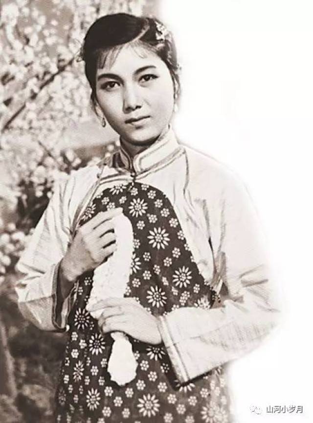 揭秘香港演員劉巧兒，星光璀璨，演技炸裂的熒幕魅力！