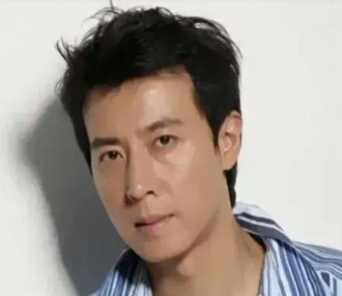 老演員于洋，自信與成就感的勵志人生，熒屏內(nèi)外都閃耀的傳奇故事