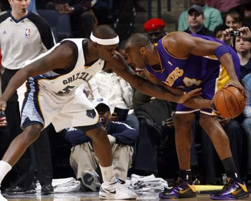 科比巔峰時(shí)期的比賽錄像，展現(xiàn)變化、自信與成就的力量傳奇時(shí)刻