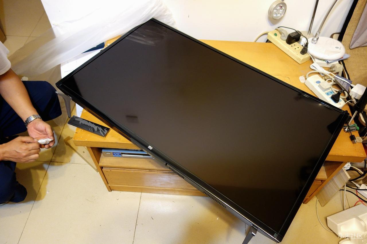 科技與生活的完美結(jié)合，小米電視機完美融入家庭生活