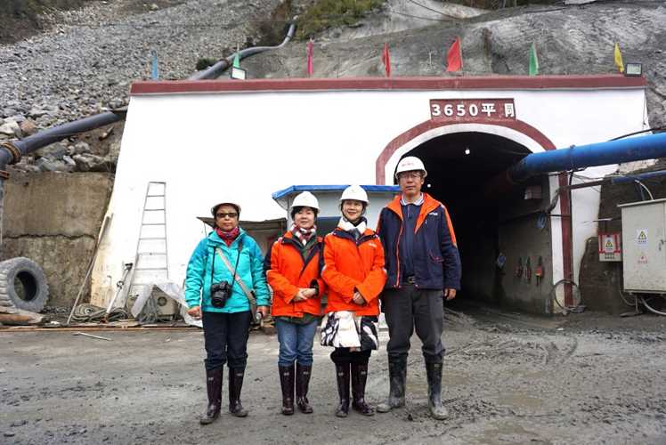 甘孜州鋰礦最新動態(tài)，小巷深處的鋰礦珍寶與獨特小店