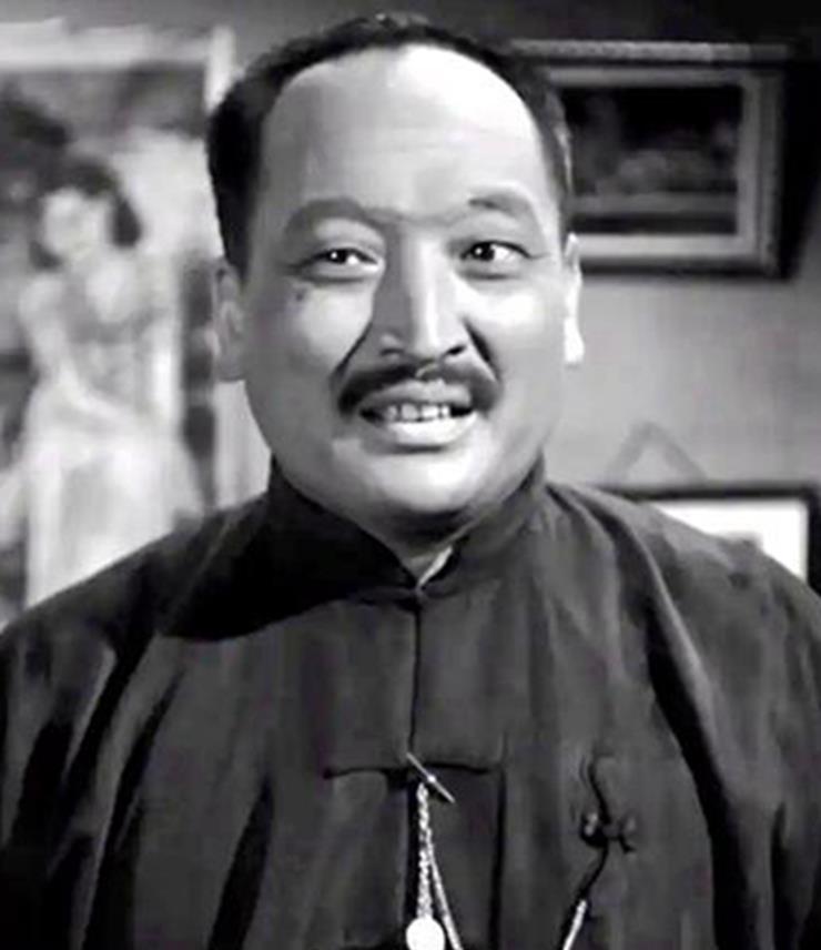 老演員梁慶剛與小巷中的秘密舞臺(tái)，特色小店的魅力之旅