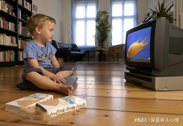 嬰兒可以看電視嗎？初為父母的嬰兒看電視指南！