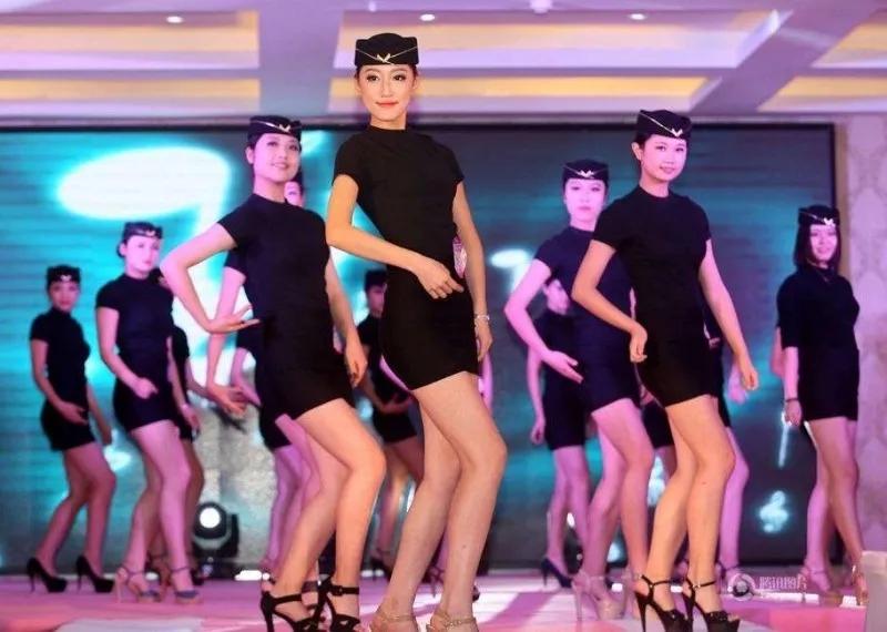 央視主持人張瑋，魅力與氣質(zhì)并存的新照亮相