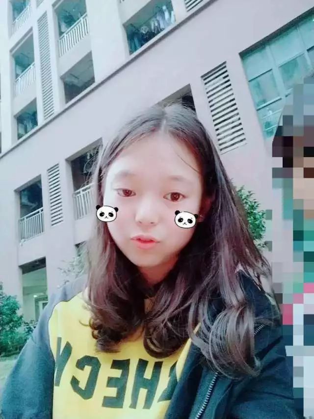 李詩詩探秘小巷之旅，遇見獨特小店揭秘其秘密