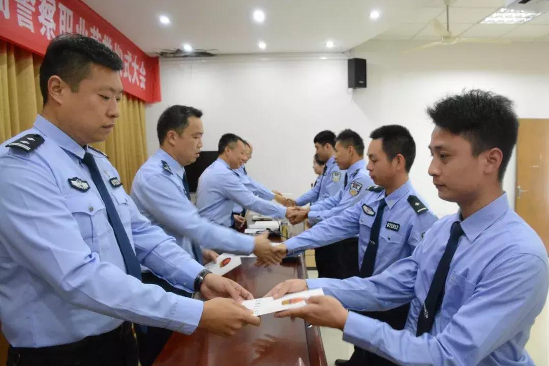 最新警銜首次頒發(fā)，自然美景鼓舞之旅啟程