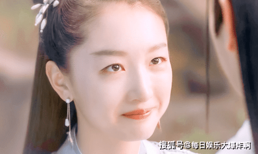 許怡，小巷深處的獨(dú)特邂逅之旅