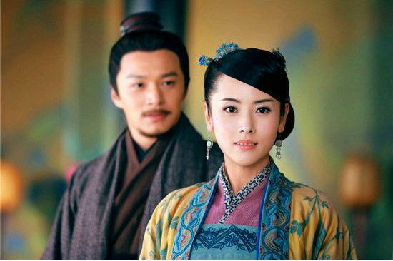 閔柔的日常，舞臺(tái)內(nèi)外的趣事與真摯友情之旅