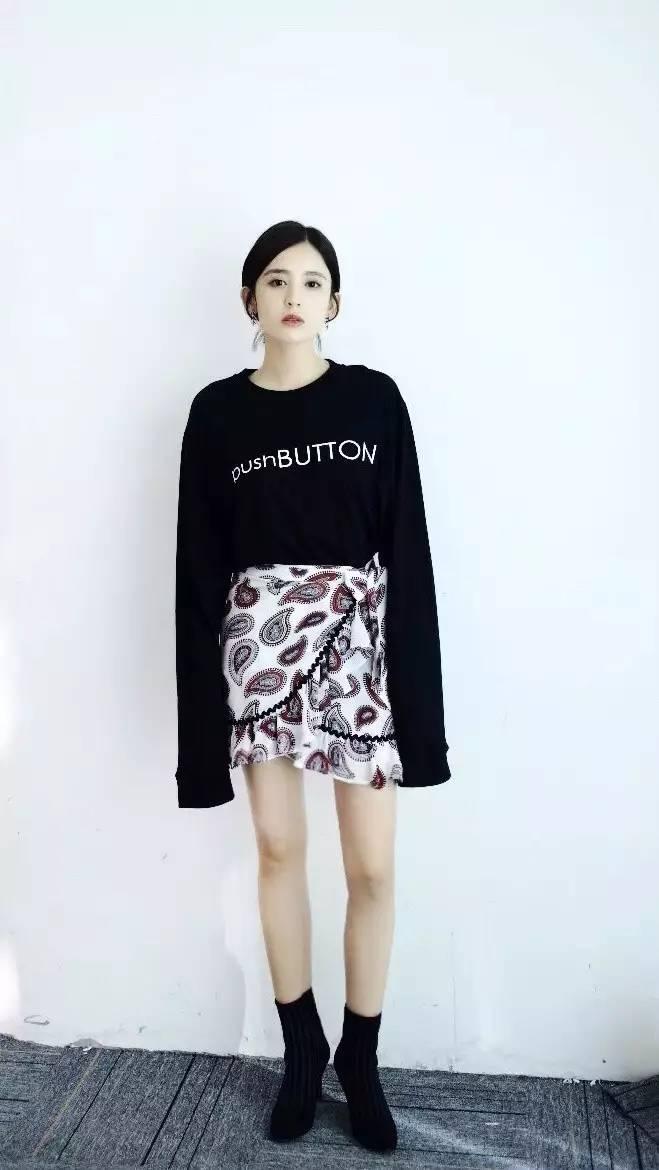 甜美女明星，星光下的璀璨旅程