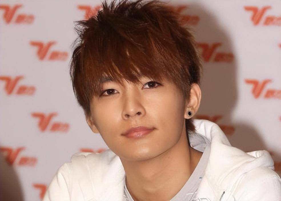 炎亞綸最新動(dòng)態(tài)，引領(lǐng)科技潮流，生活因他煥新彩