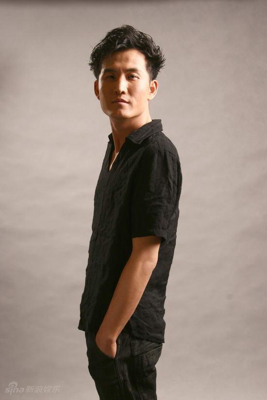 演員馬路，從舞臺(tái)到銀幕的成長(zhǎng)之旅與自信之旅