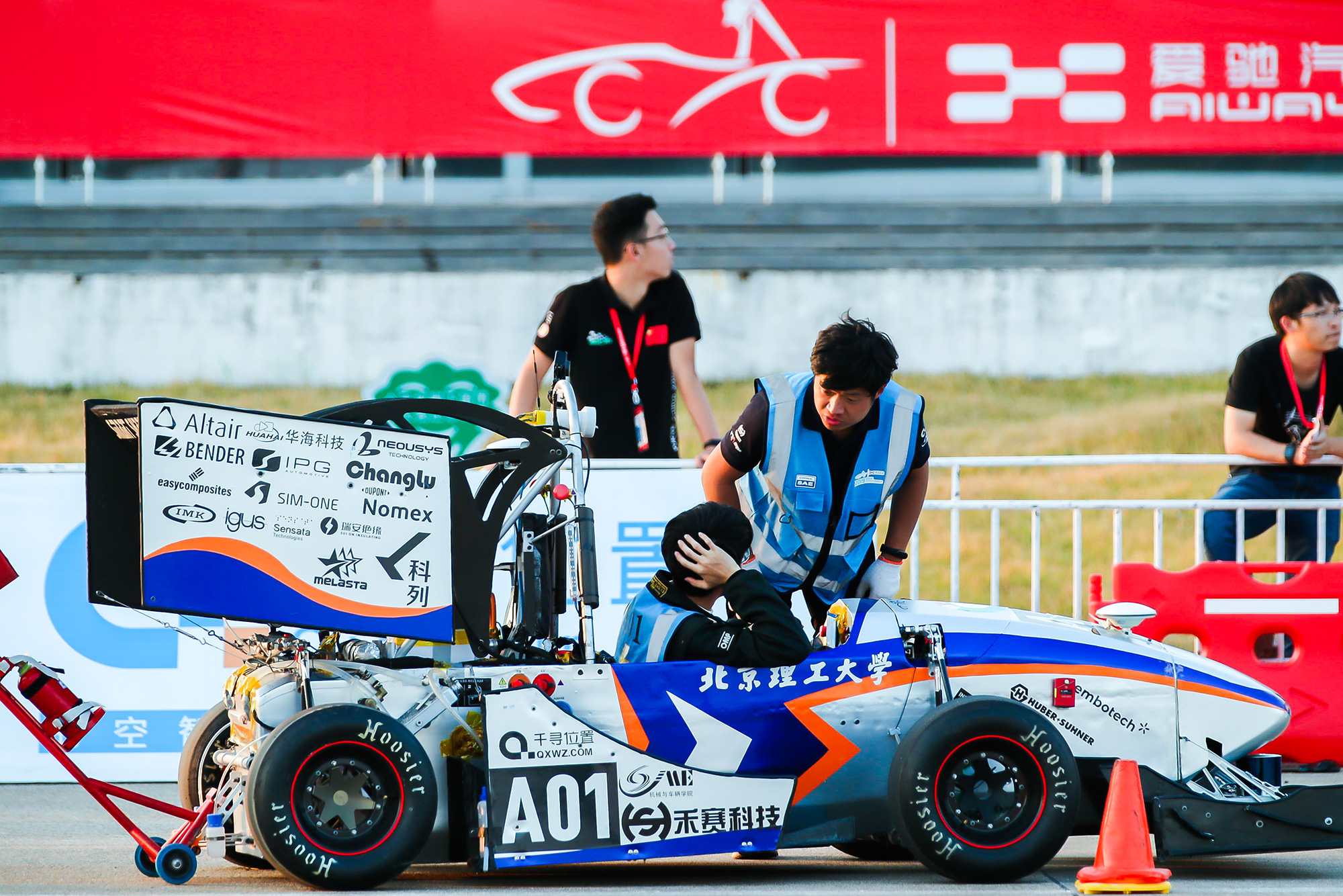 少年賽車比賽，速度與激情的較量之戰(zhàn)