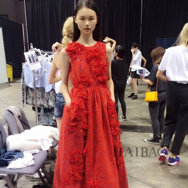 時(shí)尚新秀模特集結(jié)，一場(chǎng)視覺(jué)盛宴的多元解讀