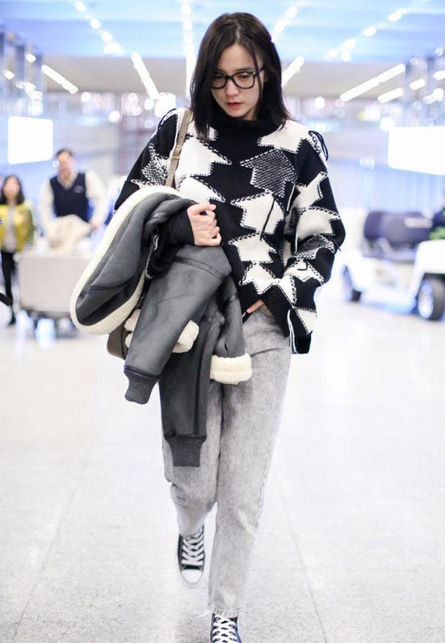 明星毛衣街拍圖片，潮流引領(lǐng)者的溫暖衣櫥必備風(fēng)尚
