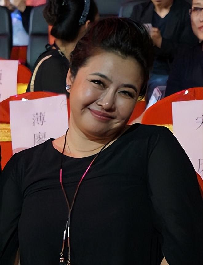 岡江凜最新，小巷中的美食秘密