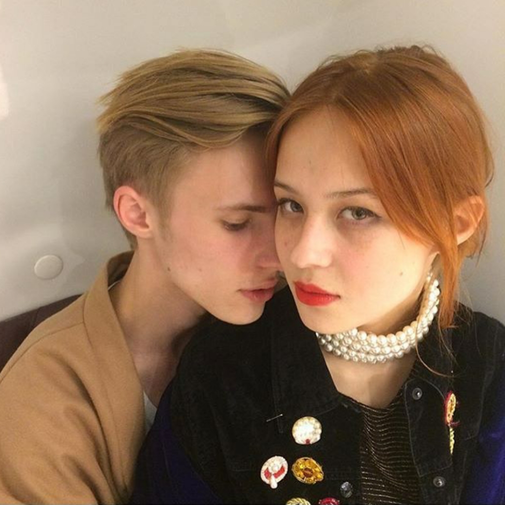 2025最新歐美情侶頭像，時(shí)尚浪漫并存的情感表達(dá)