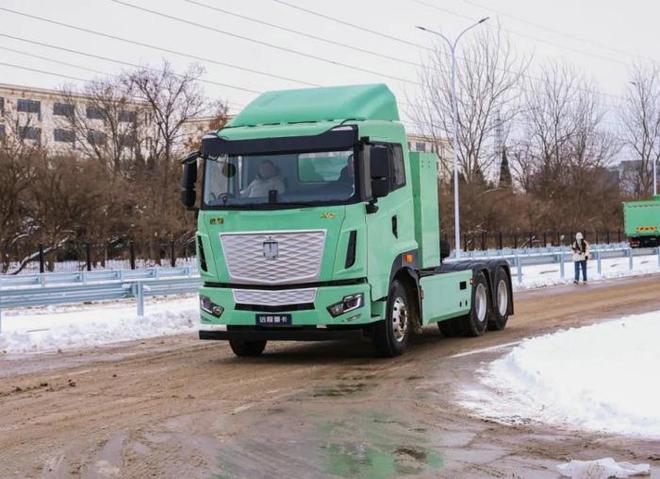 新能源重卡最新動態(tài)，綠色之旅的奇妙探索