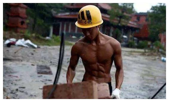 搬磚小偉最新動(dòng)態(tài)，奔赴自然美景的旅行之旅